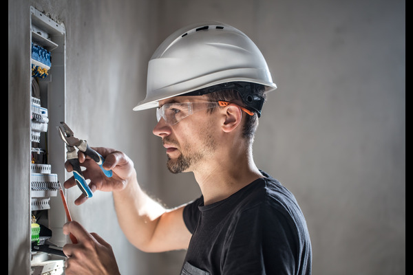 Diploma In Electrical & Electronics Engineering